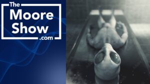 The Alien Autopsy Hoax That Shocked the World in 1995 | Podcast #728 The Alien Autopsy Hoax That Shocked the World in 1995 | Podcast #728