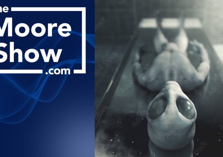 The Alien Autopsy Hoax That Shocked the World in 1995 | Podcast #728