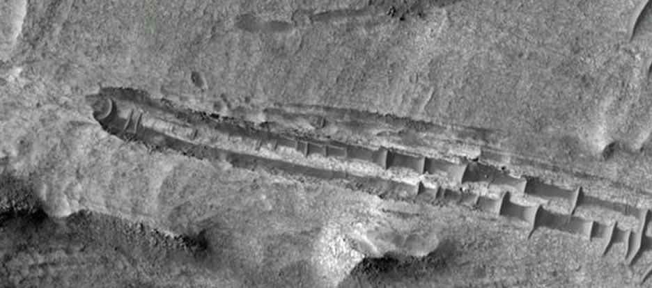 Crashed Flying Saucer’ Spotted On Mars Images
