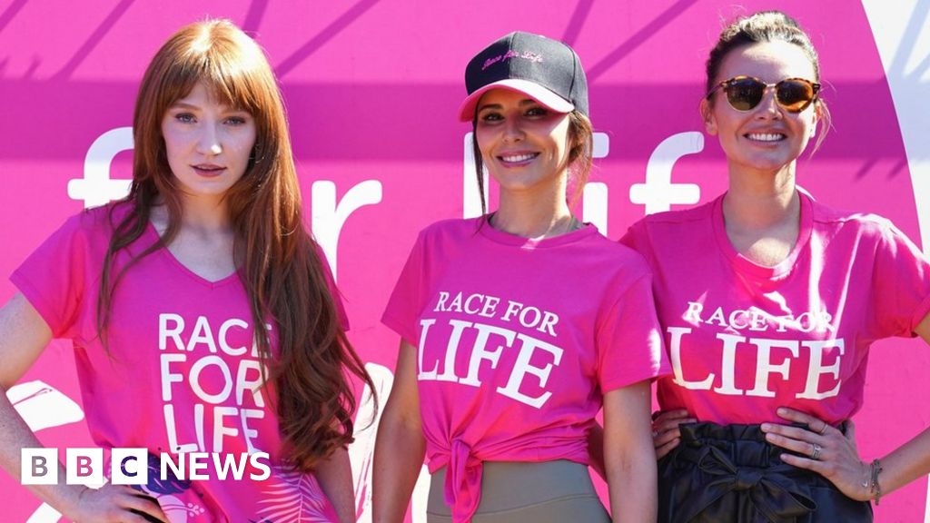 Girls Aloud race for Sarah Harding in Hyde Park