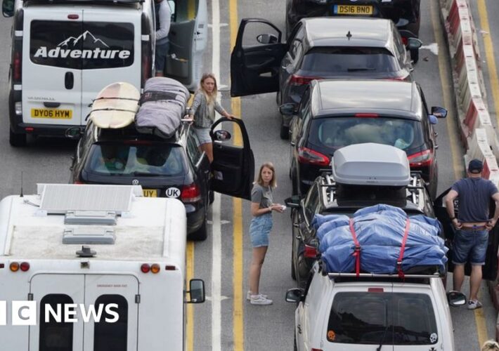 Dover and Eurotunnel queues: Gridlock persists for travellers to France