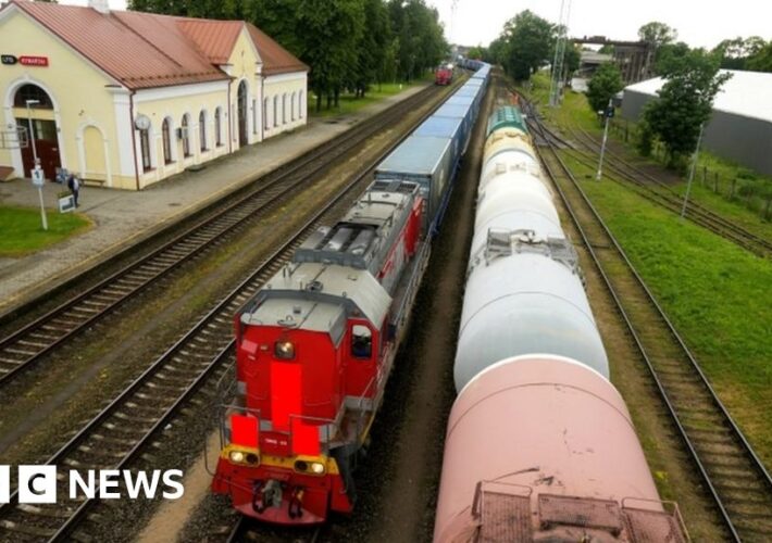 Kaliningrad row: Lithuania resumes transporting goods to Russian exclave