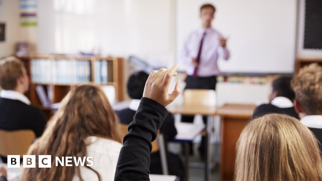 Government’s plan for teachers’ pay risks funding crisis, say unions