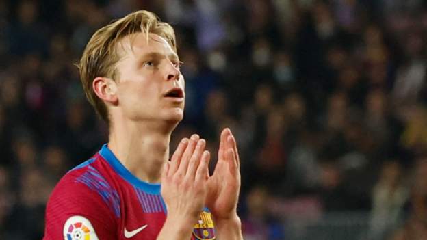 Manchester United: Frenkie de Jong’s move from Barcelona held up