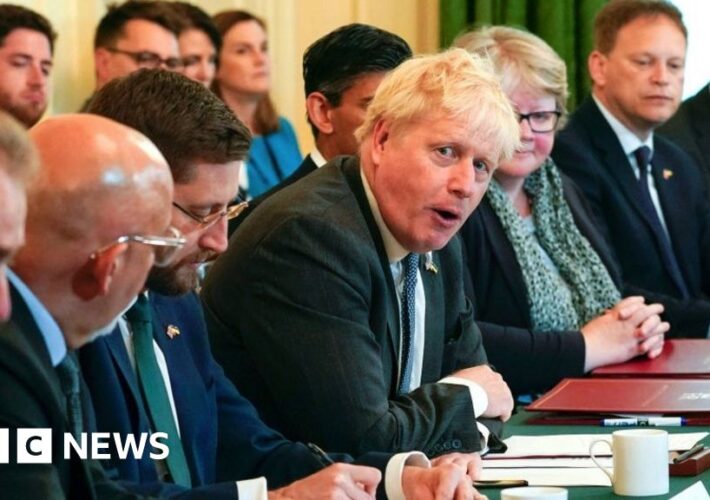 Who resigned, who stayed? Who resigned, who stayed?