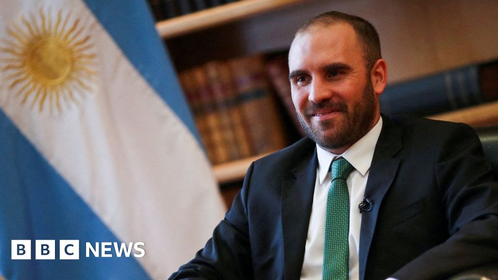 Argentina’s economy minister makes sudden exit Argentina’s economy minister makes sudden exit