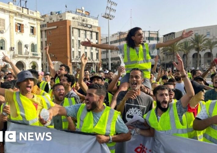Libya protesters storm parliament building
