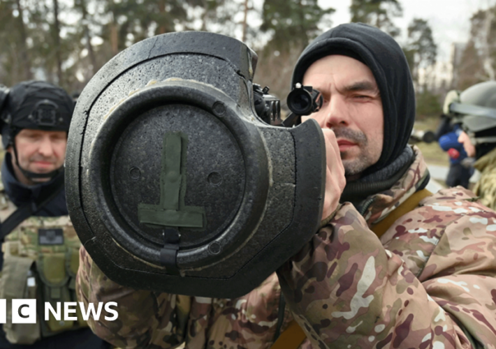 What weapons are being given to Ukraine by the UK?
