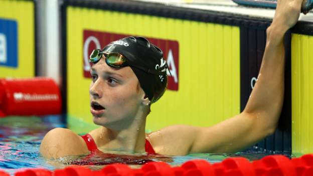 World Aquatic Championships: Summer McIntosh, 15, wins gold & Great Britain take relay bronze