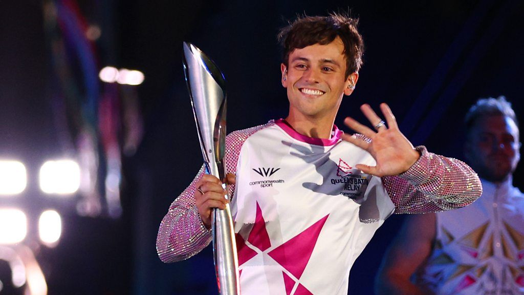 Commonwealth Games: Tom Daley protests anti-LGBT laws at opening ceremony