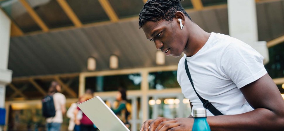 There Are Two Kinds of Workers and You Need a Different Email Greeting for Both. There Are Two Kinds of Workers and You Need a Different Email Greeting for Both.