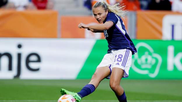 Netherlands 2-1 Scotland: Visitors succumb to late defeat