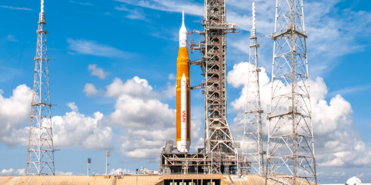 Years after shuttle, NASA rediscovers the perils of liquid hydrogen