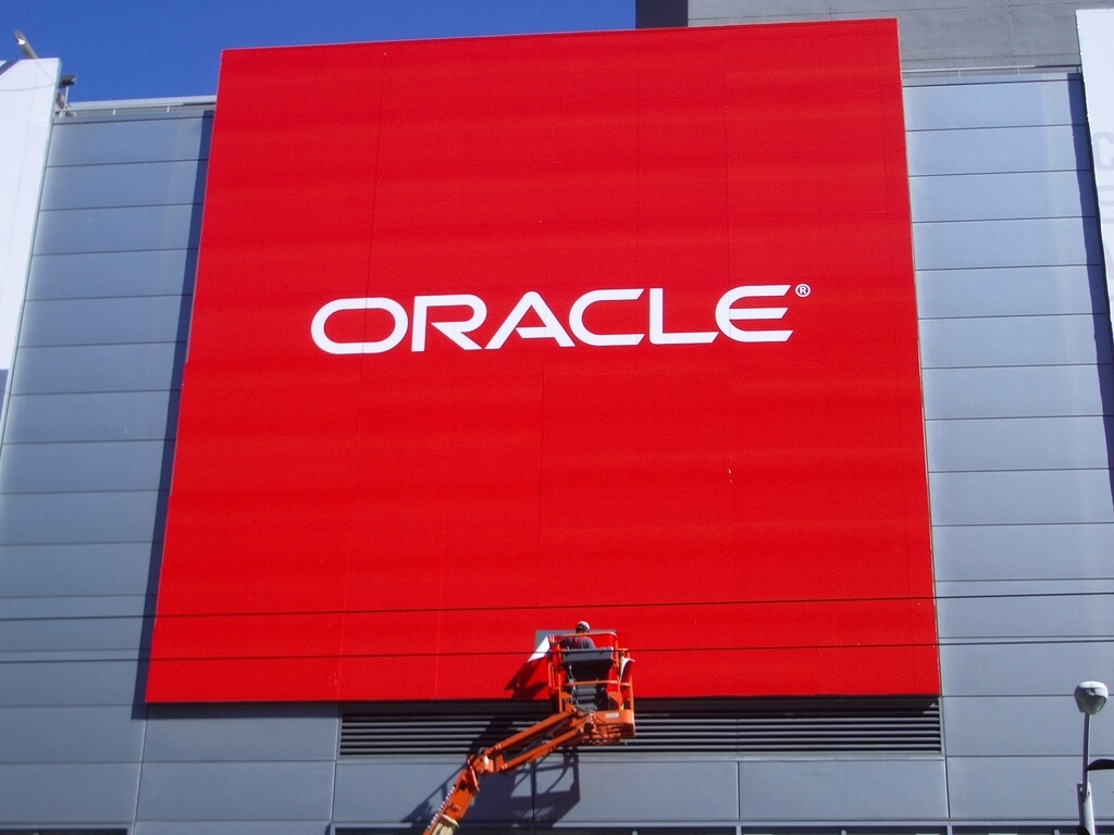Can AI help Oracle take on Salesforce to boost B2B sales?
