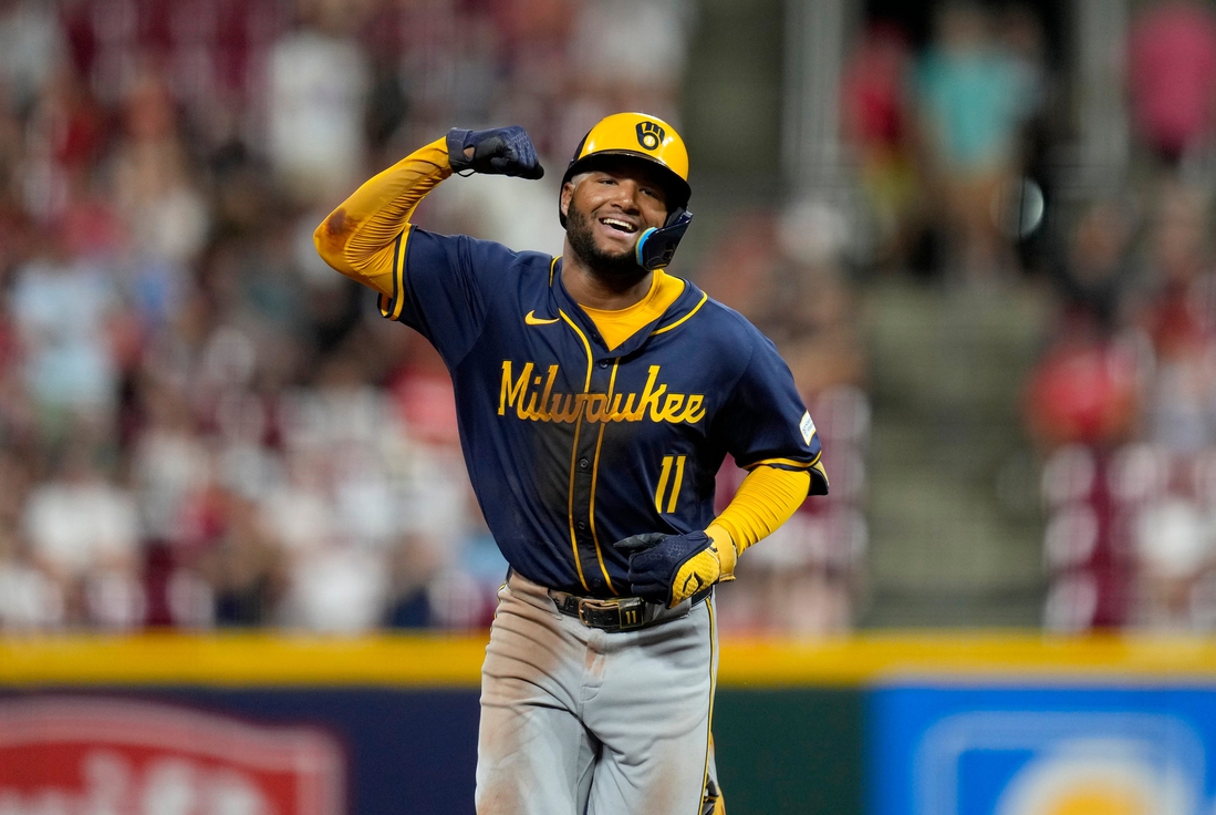 After more late-inning heroics, Brewers look to sweep Reds