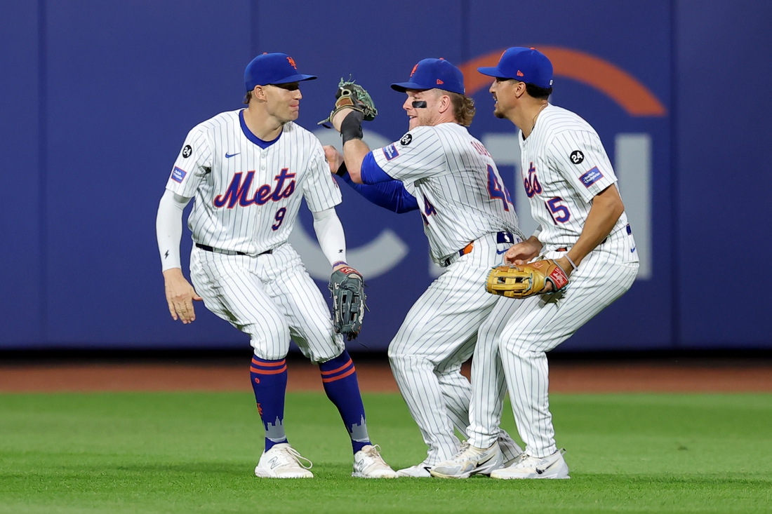 Mets take on Reds, try to keep pace in wild-card race