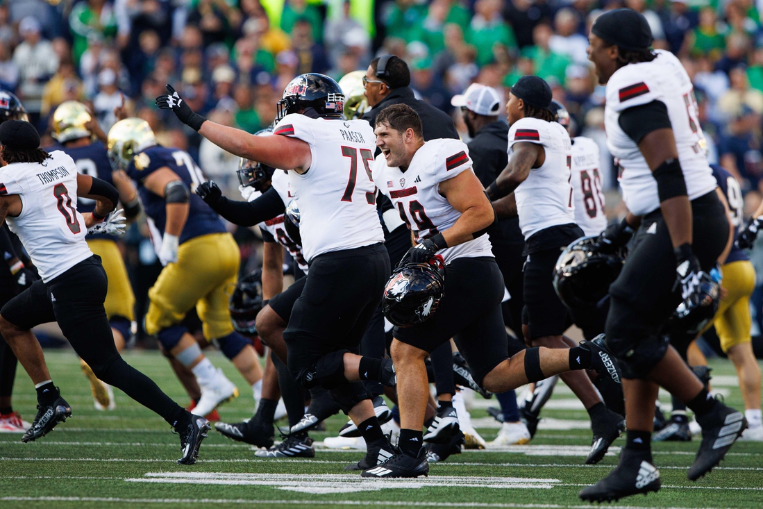 Top 25 roundup: Northern Illinois stuns No. 5 Notre Dame