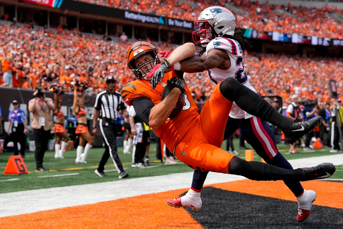 Emotional Patriots win Jerod Mayo’s debut, silence Bengals