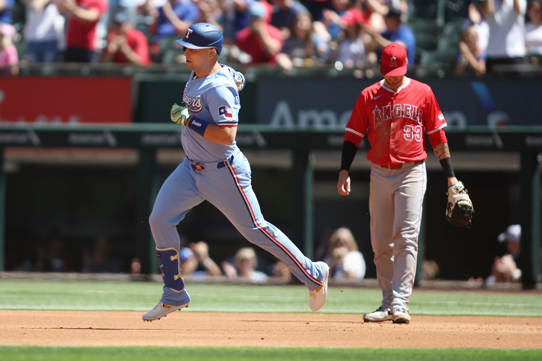 Streaking Rangers overpower Angels