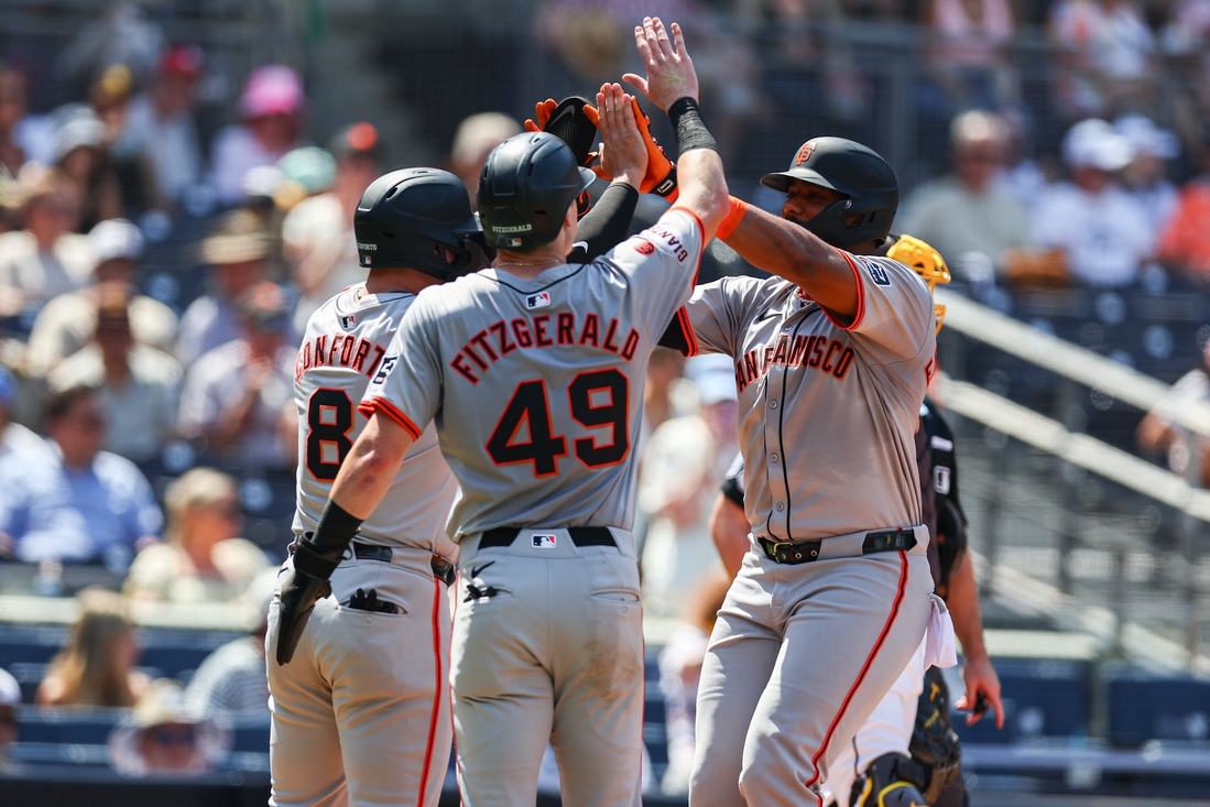 Giants slug four homers to edge Padres