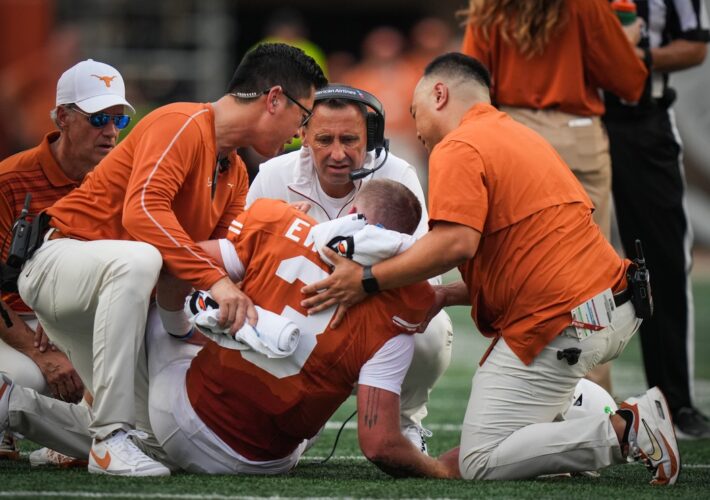 Texas star QB Quinn Ewers (abdomen) exits vs. UTSA