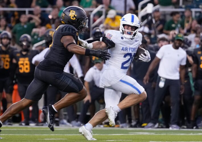 Baylor scores 28 unanswered points to pull away from Air Force