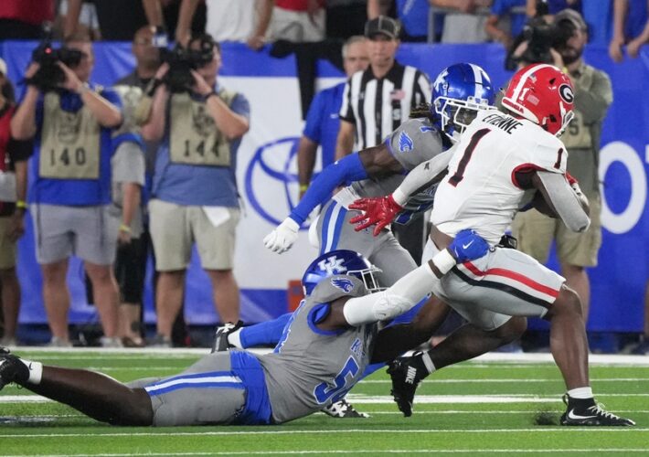 Top 25 roundup: No. 1 Georgia avoids upset, nips Kentucky 13-12