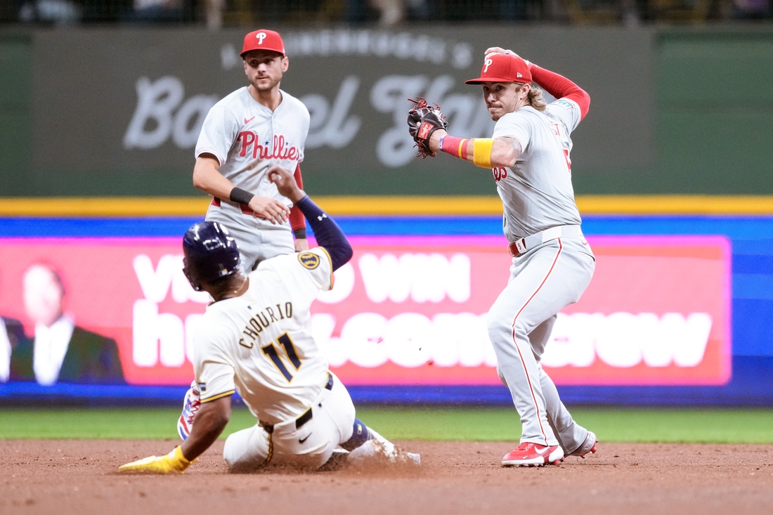 Brewers host Phillies, look to clinch NL Central