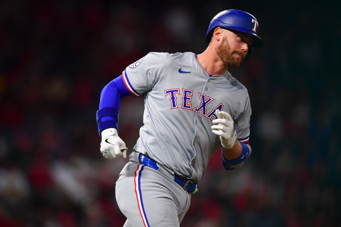 Carson Kelly’s three-hit night guides Rangers past Angels