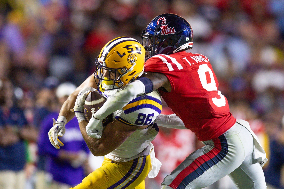 No. 8 LSU hopes to ride momentum vs. Arkansas