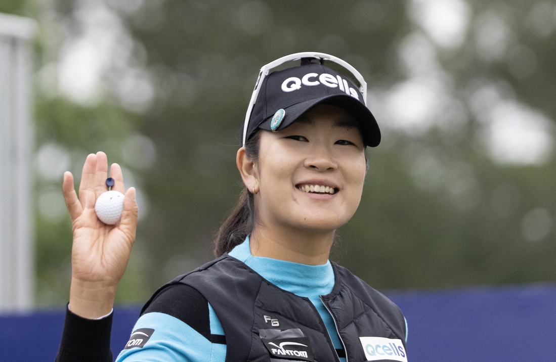 A Lim Kim hangs on to win LOTTE Championship