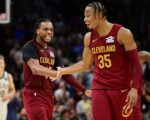 NBA roundup: Cavs nip Bucks, remain undefeated