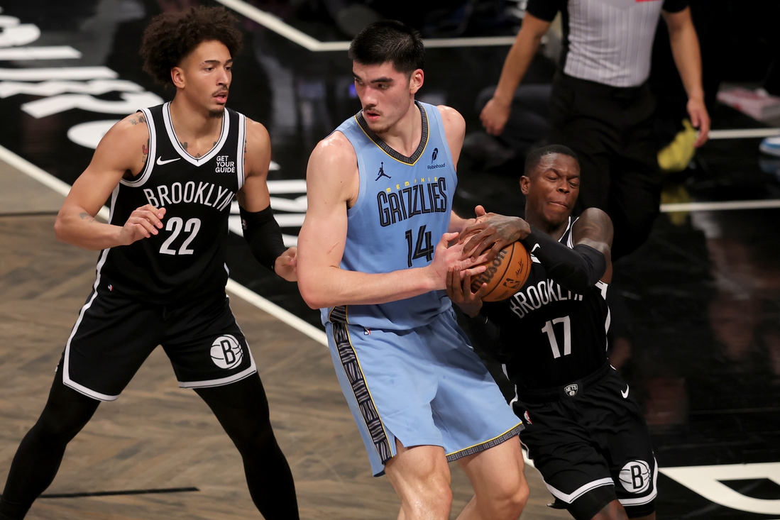 Grizzlies rookie Zach Edey finding his way as Lakers visit