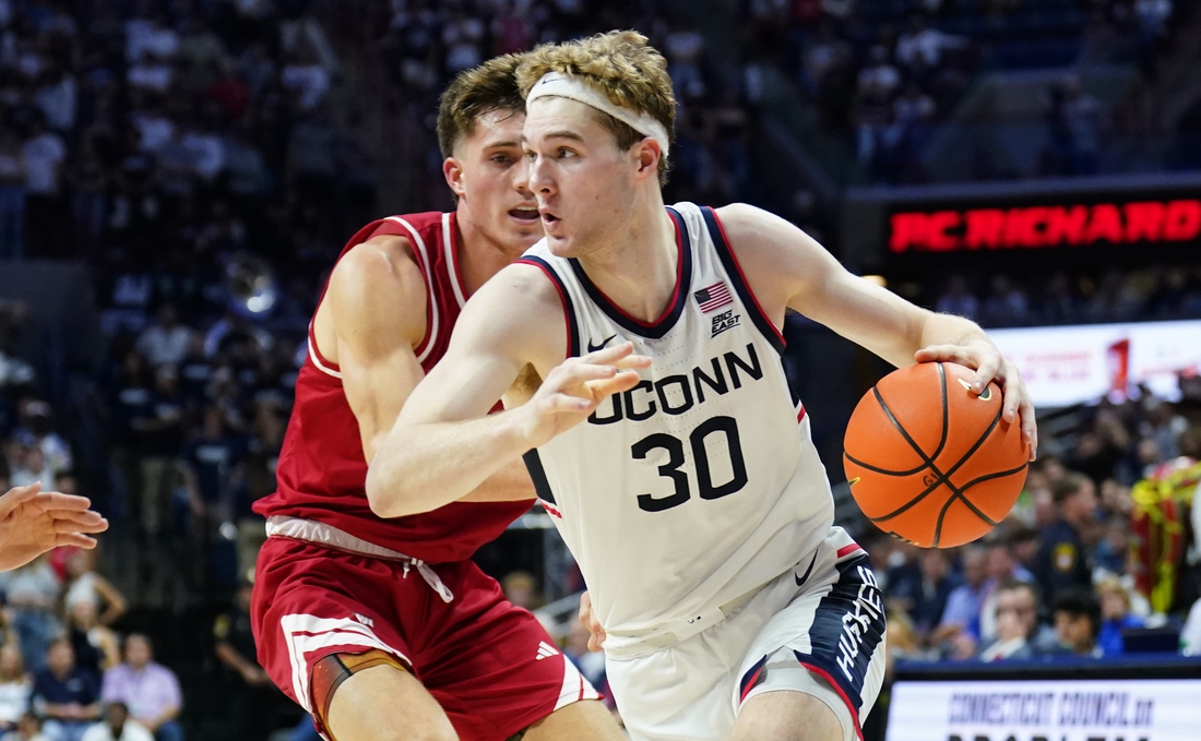 Top 25 roundup: Opening title defense, No. 3 UConn rolls