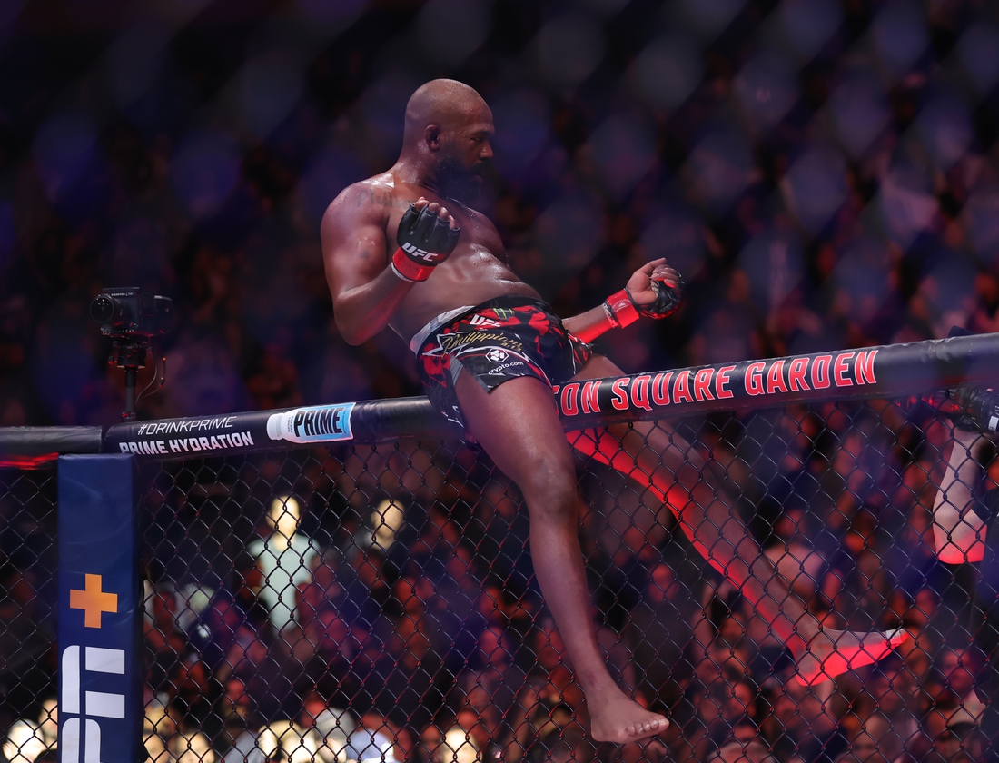 Jon Jones keeps heavyweight belt at UFC 309