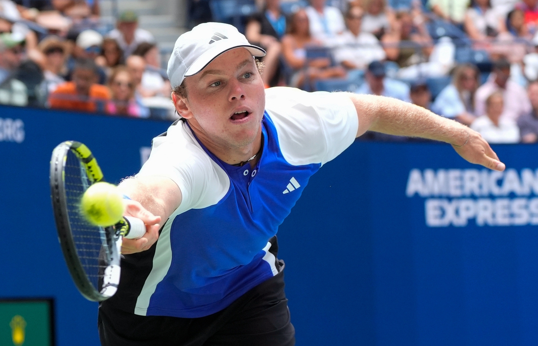 Alex Michelsen wins Next Gen ATP Finals opener