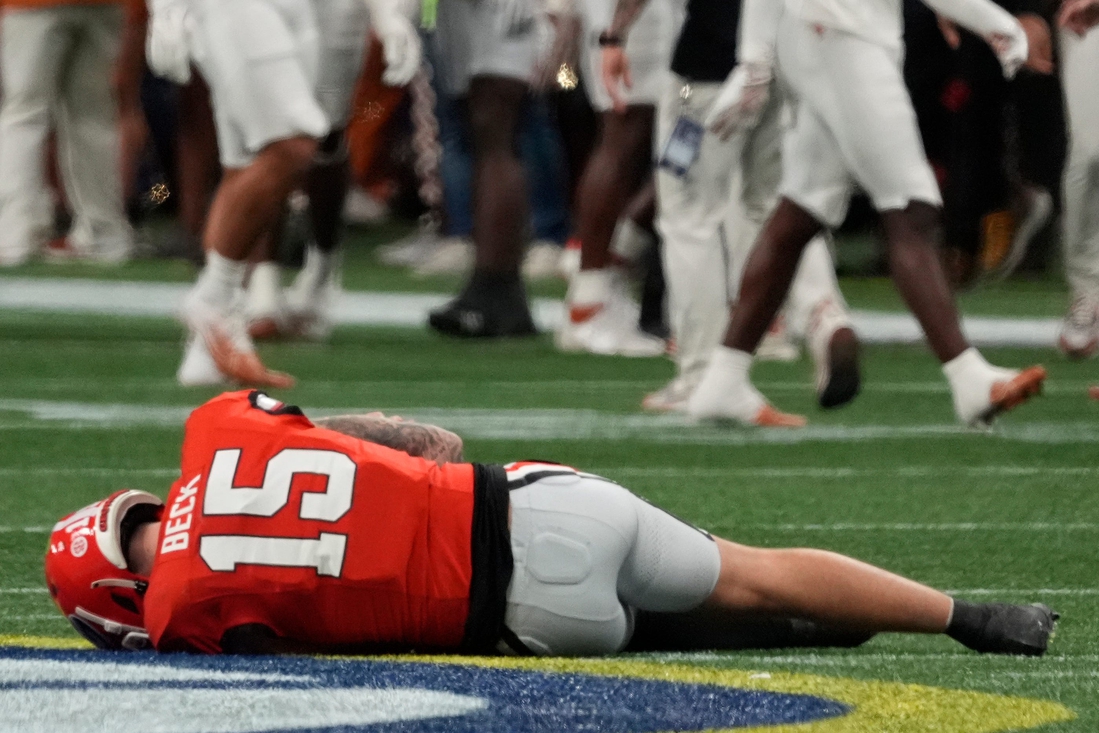 Georgia QB Carson Beck has shoulder surgery, out for CFP