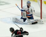 Blackhawks, Islanders aim to take pressure off goalies