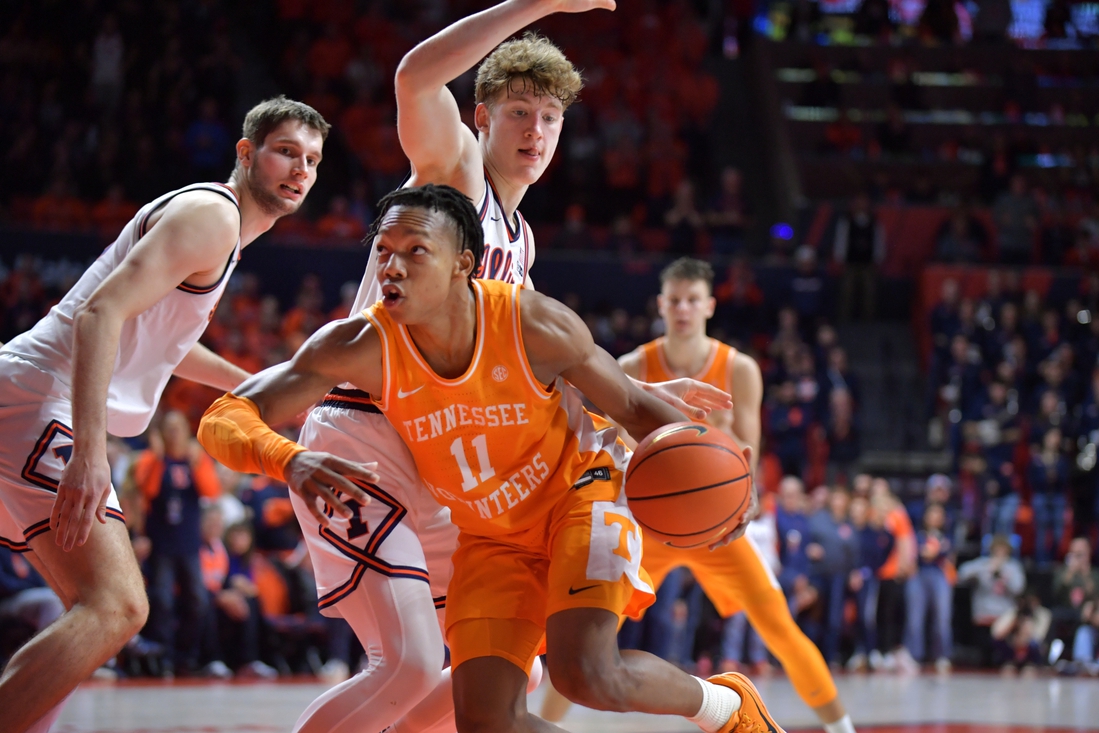 Top 25 roundup: No. 1 Tennessee pulls out buzzer-beating win vs. Illinois