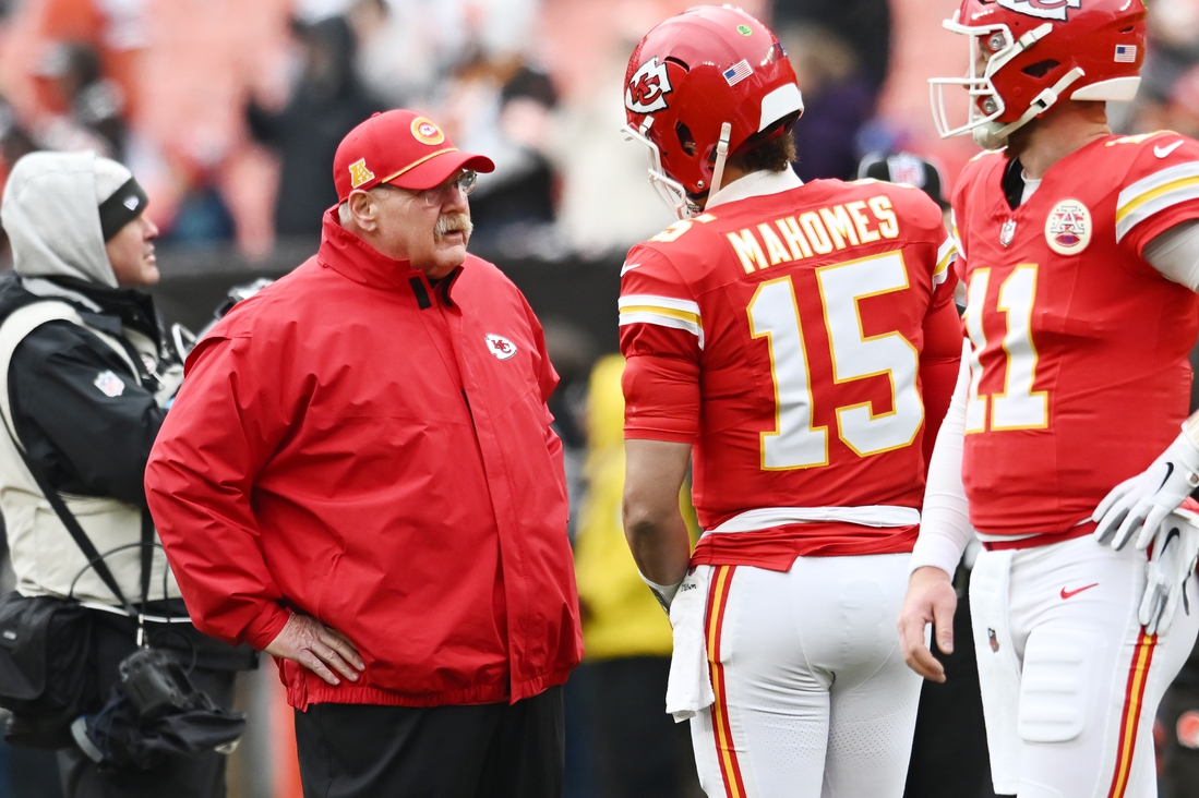 Playoff-bound Chiefs, Texans meet with Patrick Mahomes set to play