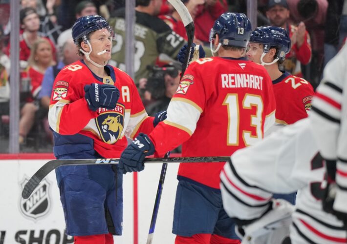 Panthers yield quick goal, dominate Blackhawks rest of way