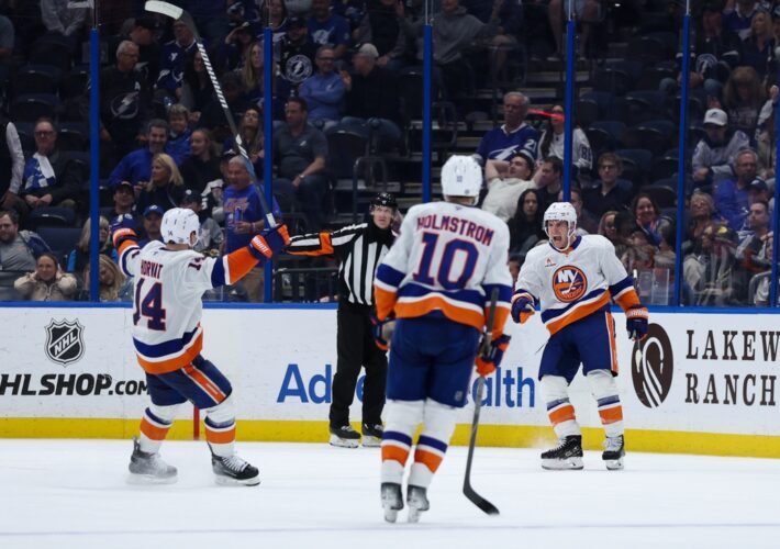 Islanders visit Panthers, go for eight consecutive win