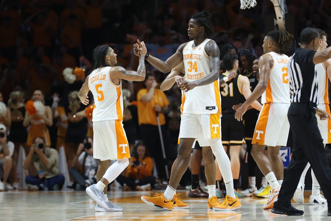 Top 25 roundup: No. 4 Tennessee nips No. 15 Missouri