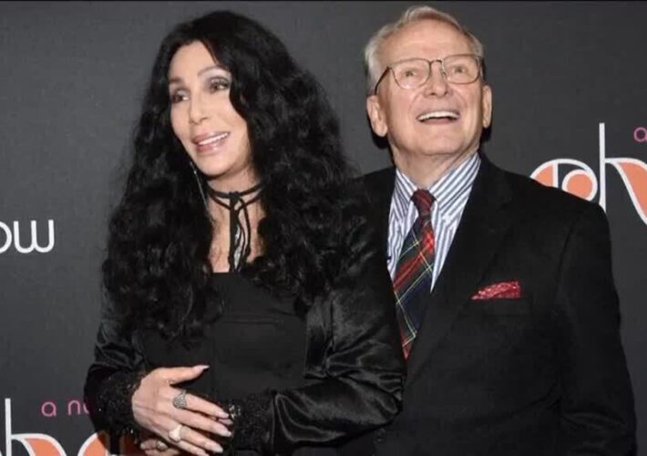 Bob Mackie, fashion designer for the stars, dies at 87