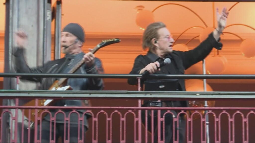 U2 celebrate 50 years in music with surprise gigs